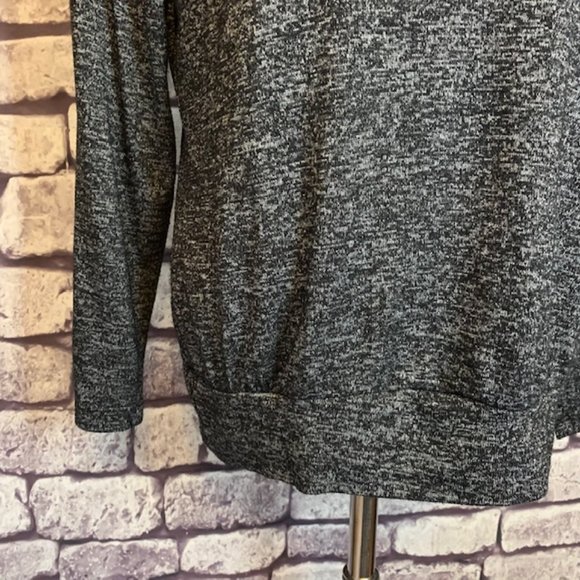 Ivy Ridge Black & Gray Top W/ lace Detail - Picture 3 of 11